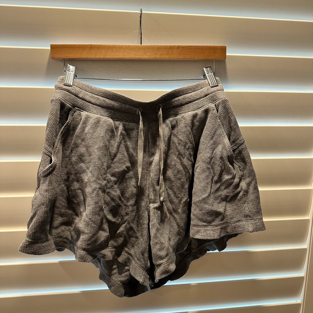 Lululemon Mellow in High Rise Short 5” Waffle Size 6
